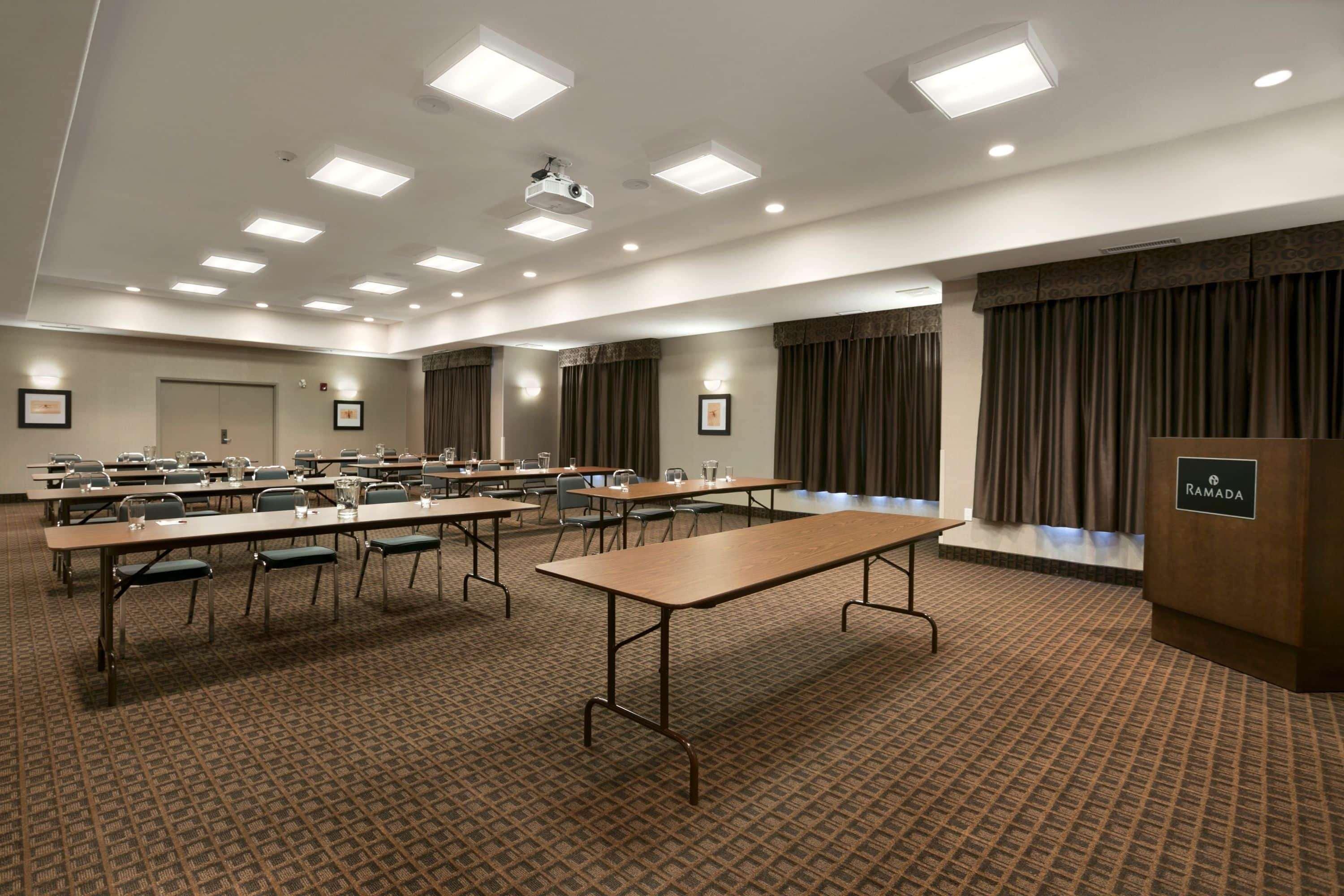 Ramada By Wyndham Conklin Hotel Luaran gambar